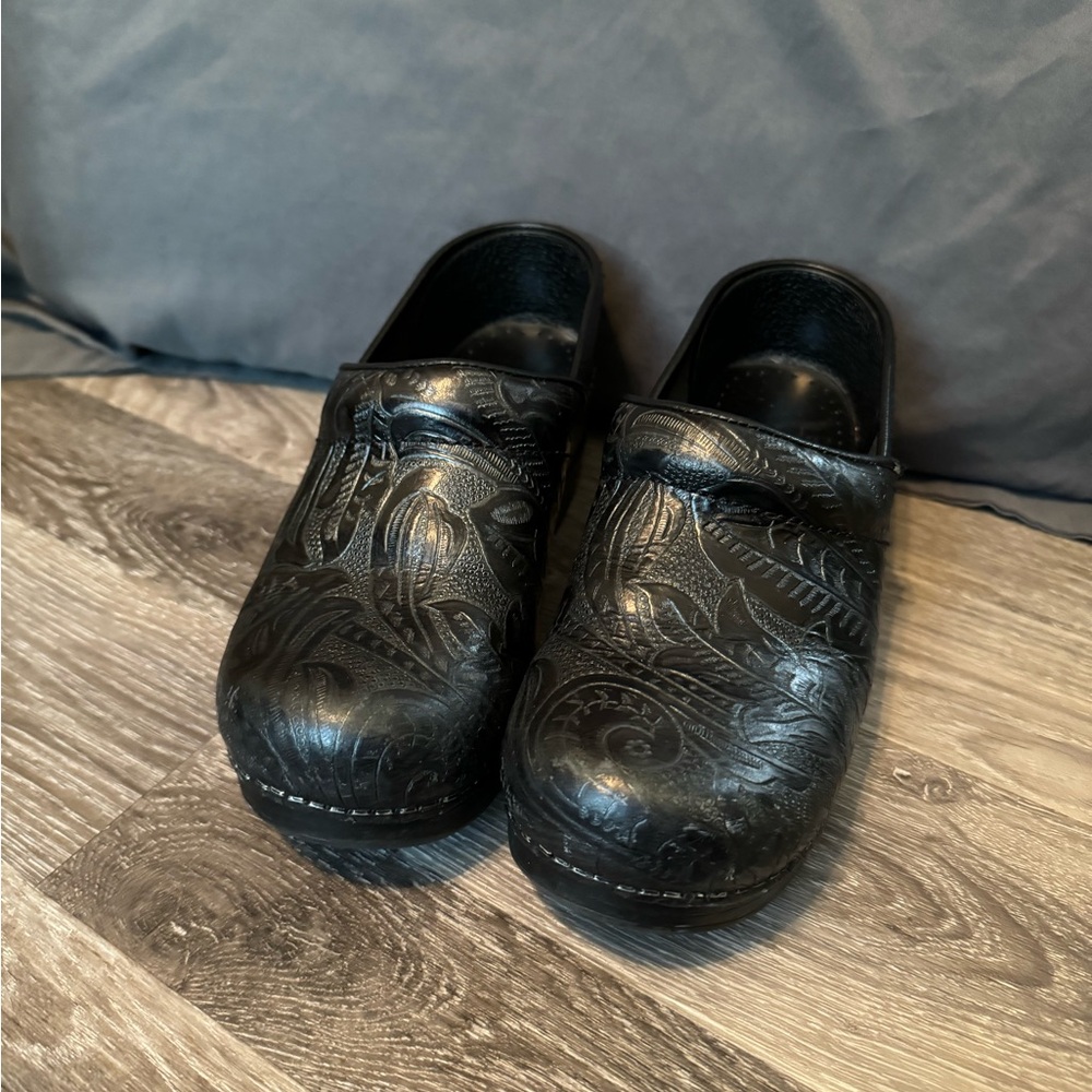 Black Dansko Tooled Clogs size 37 very gently used